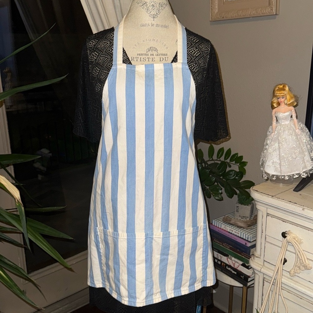 Blue & white Apron vertical striped apron two front pockets tie back one size - Picture 9 of 12